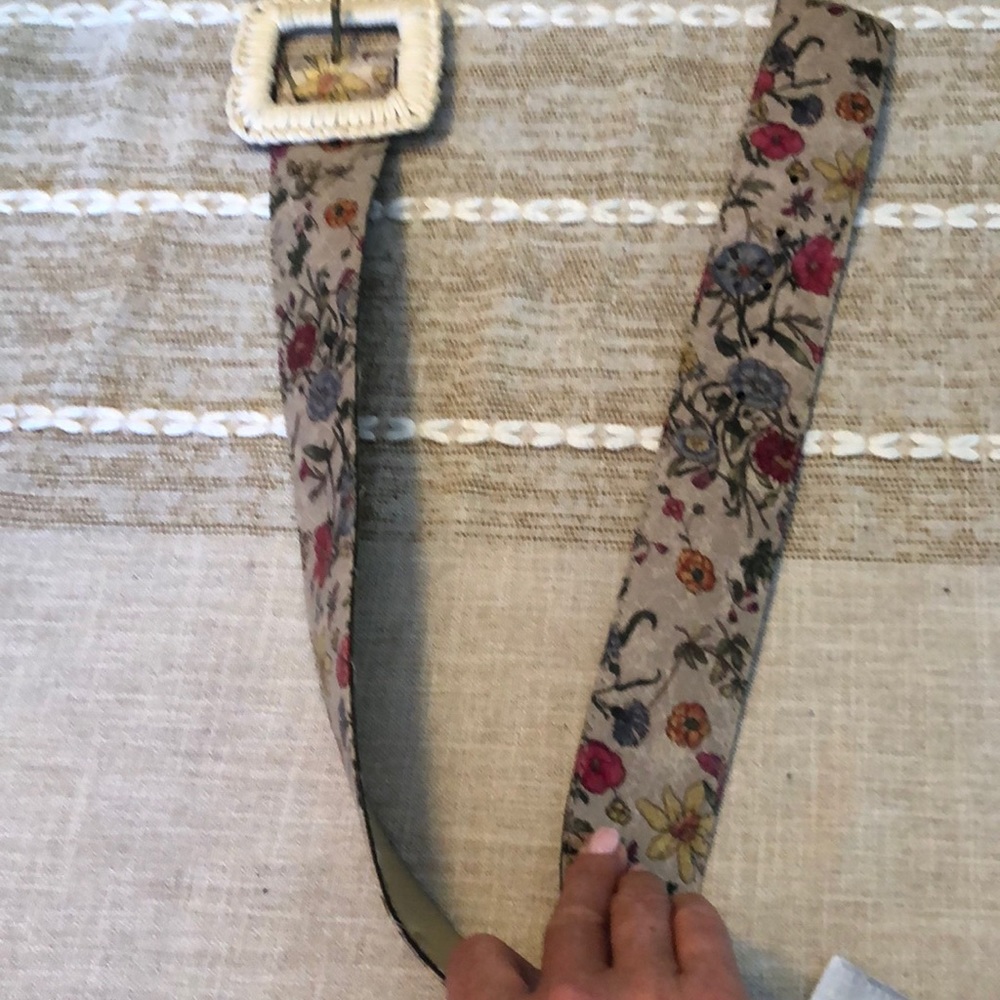 Floral belt - Picture 3 of 6